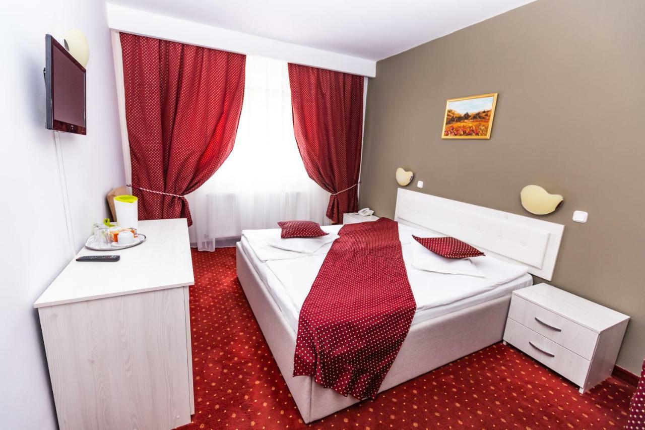 Hotel Miraj - Restaurant & Sauna & Biliard Poiana Brasov Exterior foto